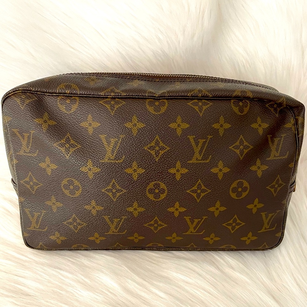 Authentic Louis Vuitton monogram Trousse 28.